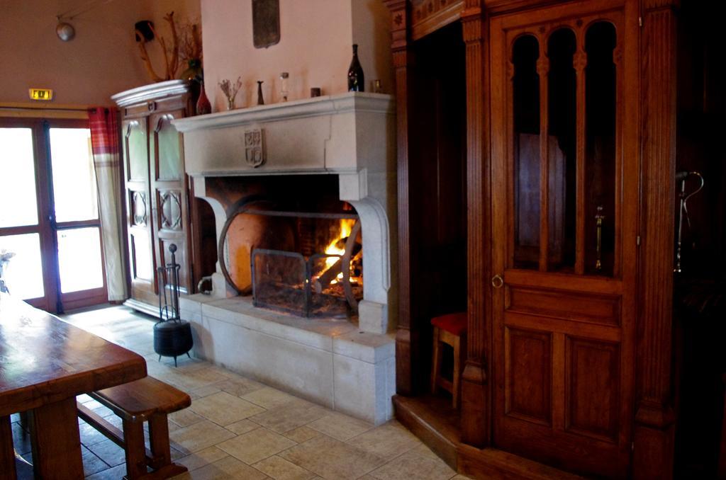 Auberge Les Tables Du Ban Saint-Pierre-la-Palud Екстер'єр фото